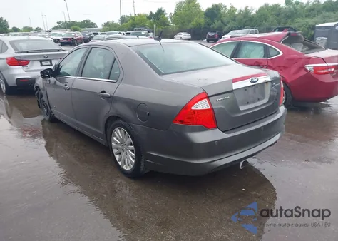 2010 Ford Fusion Hybrid z USA, uszkodzony, nr VIN 3FADP0L37AR242651